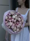 Купить Букет из 51 пиона Gardenia в оформлении в Томске