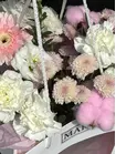 Заказать сборный букет в сумочке «Розовый звонок» с доставкой по городу Томск
