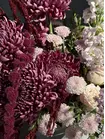 Заказать композицию в шляпной коробке "Атласная дымка" с доставкой по городу Томск