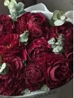 Заказать букет из 9 бордовых пионов Red Charm с эвкалиптом в Томске