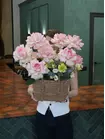Купить цветочную композицию в корзине "Сливочный вихрь" в Томске