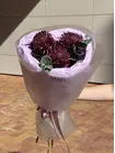 Заказать букет из одиночных хризантем Bigoudi Purple с эвкалиптом с доставкой по городу Томск