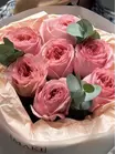 Доставка Букет из 7 пионовидных роз Pink Expression с эвкалиптом по городу Томск