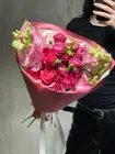 Сборный букет в малиновой гамме "Вишневый вальс" с доставкой в Томске