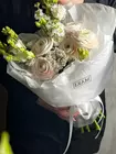 Купить Сборный букет с ранункулюсами "Цветочная арфа" с доставкой по городу