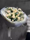 Купить Букет из 15 кустовых роз в эвкалиптом  в Томске