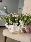Купить Композиция в корзине из тюльпанов "Хрусталь"  в Томске на 8 Марта