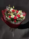 Купить сборный авторский букет "Алый свет" в Томске на 8 Марта