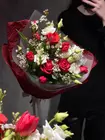 Купить сборный авторский букет "Алый свет" в Томске на 8 Марта