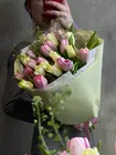 Купить Весенний букет из 25 тюльпанов с тиласпией в Томске