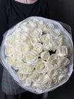 Купить Букет из 45 пионовидных белых роз с оформлением в Томске