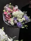 Купить Сборный букет с гортензией "Виола" с доставкой в Томске