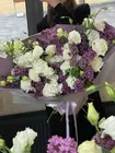 Заказать доставку по Томску Дуобукета из эустомы и сирени в оформлении