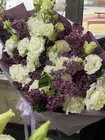Букет из эустомы и сирени заказать в Томске