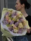 Оформить доставку на Дуобукет из сиреневой маттиолы и персиковой кружевной эустомы по городу Томску