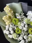 Оформить заказ на Сборный букет в бело-зеленой гамме "Оранжерея"