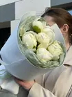 Купить Букет из 7 белых пионов в оформлении в Томске