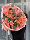 Купить Монобукет из 11 персиковых кустовых роз в оформлении в Томске с доставкой