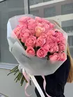 Купить Букет из 35 нежно-розовых классических роз в оформлении в Томске