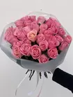 Заказать Букет из 35 нежно-розовых классических роз в оформлении на мероприятие