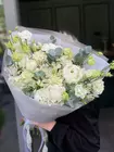 Сборный букет в белых оттенках "Элегантность" заказать с бесплатной доставкой по Томску