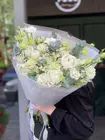 Красивый сборный букет в белых тонах Томск