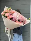Заказать с бесплатной доставкой по Томску Сборный букет в розовых оттенках "Притягивая любовь"
