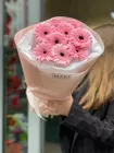 Доставить   Монобукет из 9 розовых мини гербер в оформлении
