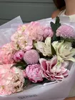 Доставить Сборный букет с пионовидными лилиями "Клубника с молоком" по Томску