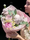 Купить Сборный букет с пионами "Королева нежности" с доставкой по городу