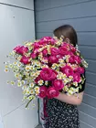 Купить Дуобукет из сиреневой кустовой розы и матрикарии с доставкой по городу