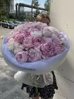 Заказать Монобукет из 35 нежно-розовых пионов в оформлении с доставкой по городу