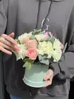 Композиция в шляпной коробке "Светлая гармония" заказать с доставкой в Томске