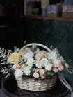 Композиция в корзине в нежных тонах "Ласковое утро" с бесплатной доставкой по Томску
