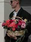 Оформить заказ на Цветочную композицию в корзине "Малиновое кружево" в городе Томск