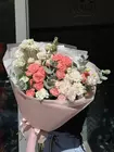 Купить Сборный букет с кустовыми розами "Нежный поцелуй" в Томске