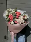 Доставить Сборный букет с кустовыми розами "Нежный поцелуй" по городу Томск