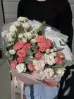 Купить Сборный букет с кустовыми розами "Нежный поцелуй" с доставкой по городу Томск