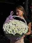 Заказать с доставкой в Томске Корзина из белых кустовых хризантем