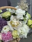 Купить Сборная композиция в корзине "Пикник" с доставкой по Томску