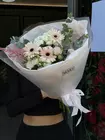 Заказать с бесплатной доставкой по Томску Сборный букет "Радость момента"