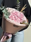 Купить Букет с гортензией "Розовый закат" в Томске