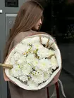 Заказать Дуобукет из кустовой хризантемы и матрикарии в оформлении в Томске