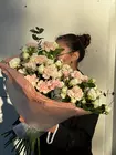 Купить Букет с кустовыми розами и гвоздиками "Величие" в Томске