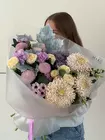 Купить Сборный букет с одиночными хризантемами "Сильвер" с бесплатной доставкой по городу Томск