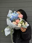 Купить Сборный букет с гортензией "Северное сияние" в Томске