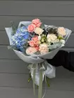 Доставить Сборный букет с гортензией "Северное сияние" в Томске