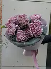 Купить Монобукет из 7 одиночных хризантем Vienna в оформлении с бесплатной доставкой по городу Томск