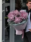 Купить Монобукет из 7 одиночных хризантем Vienna в оформлении в Томске