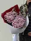 Оформить доставку на Монобукет из одиночных хризантем Vienna в оформлении в городе Томск